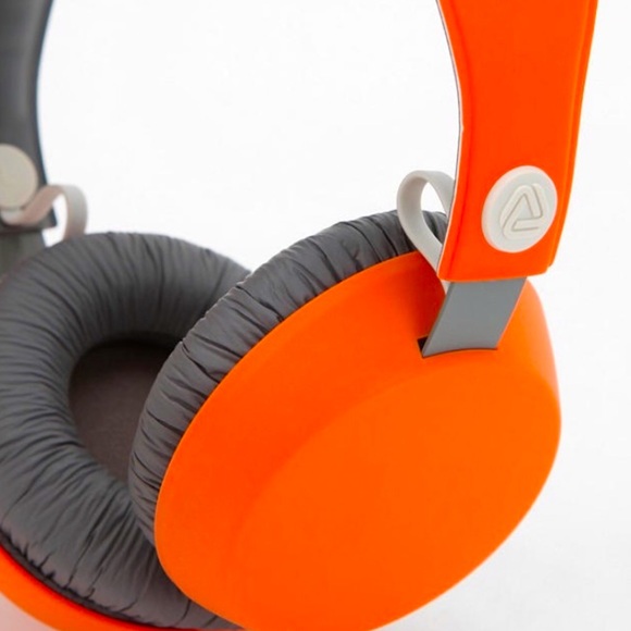 Vintage Coloud Boom Over Ear Headphones - Picture 1 of 4